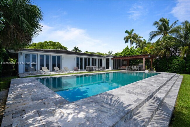 Building Photo - 9301 N Bayshore Dr