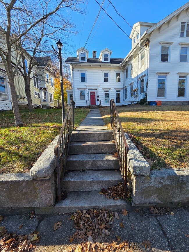 Primary Photo - 32 Channing St