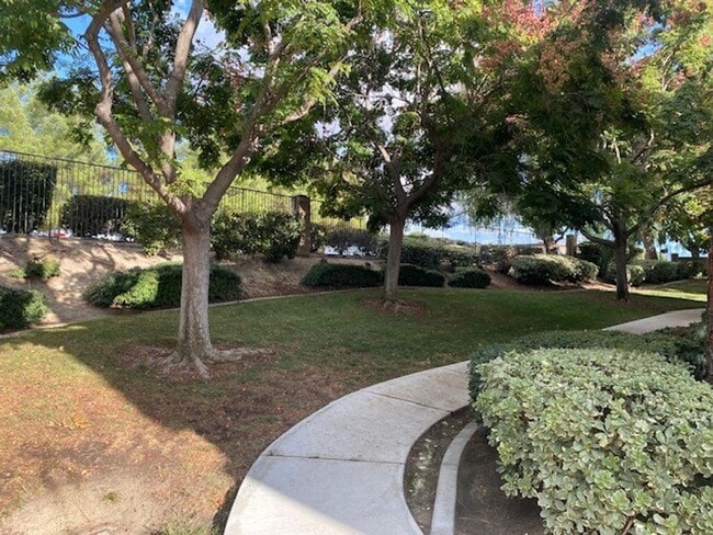 Building Photo - Upgraded Single Story First Floor Condo in Gated Community at Popular Madison Park Villas