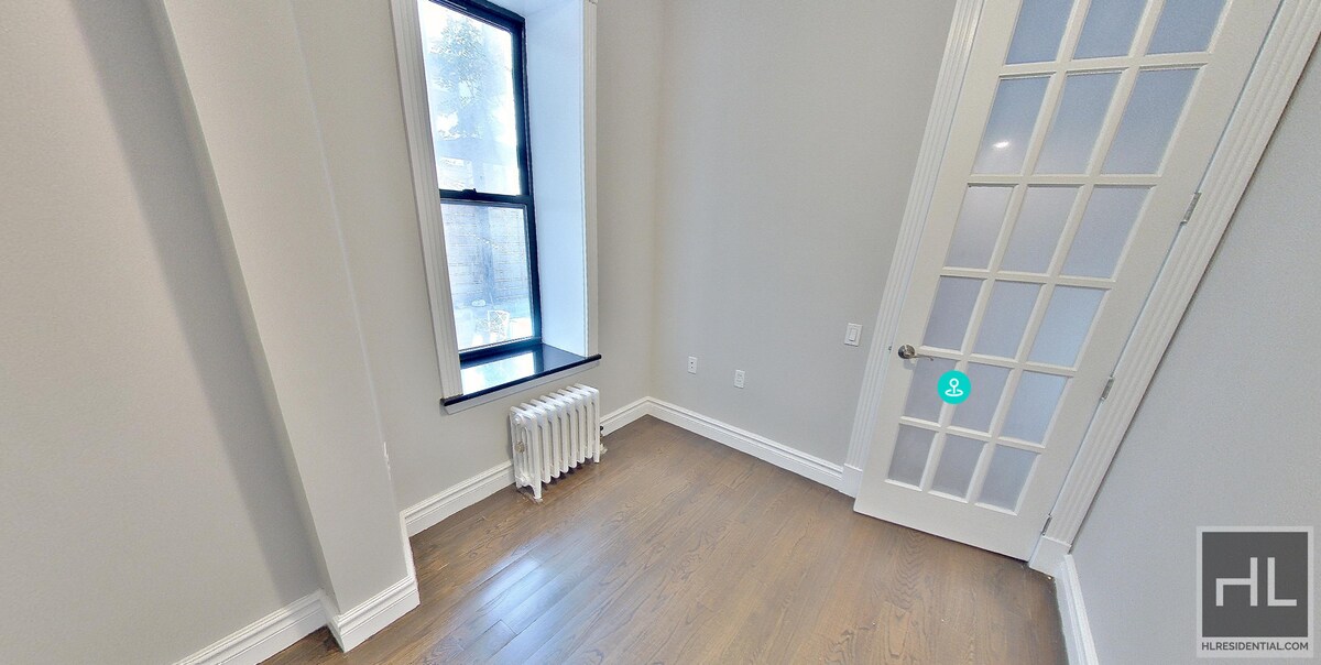 Building Photo - East 13th Street