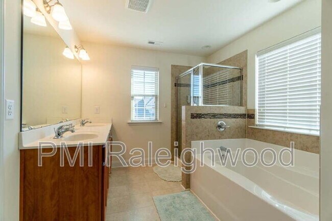 Building Photo - 508 Eagles Wy