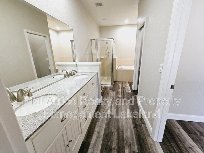 Building Photo - 1930 Saddlewood Ct