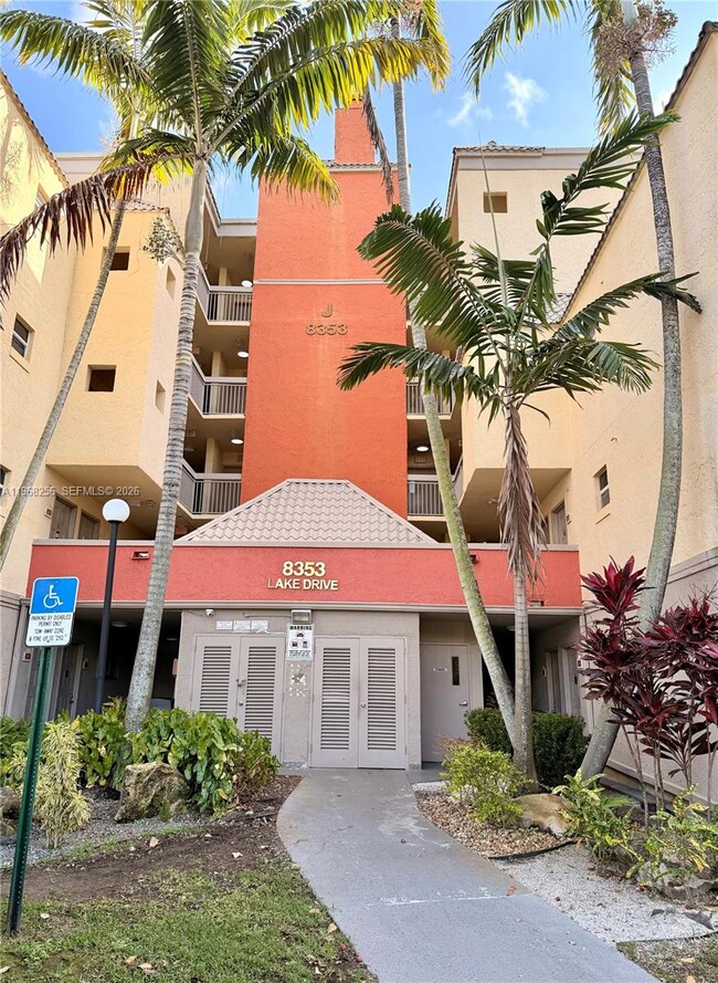 Building Photo - 8353 Lake Dr