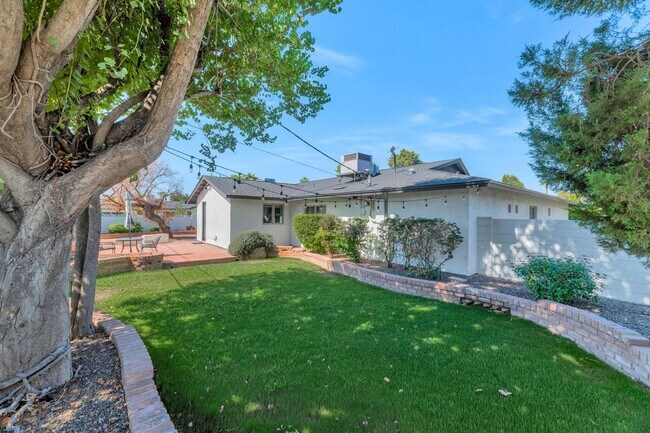 Building Photo - 4209 E Weldon Ave