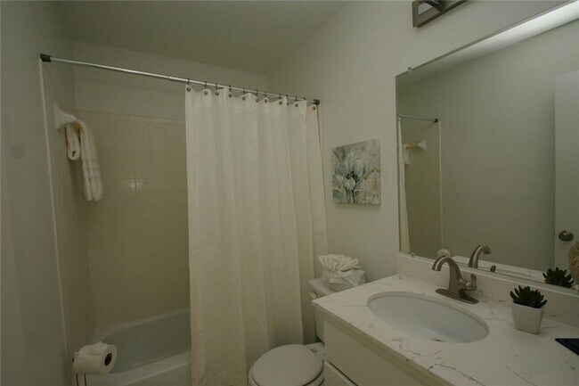 Building Photo - 7209 Shadywood Dr