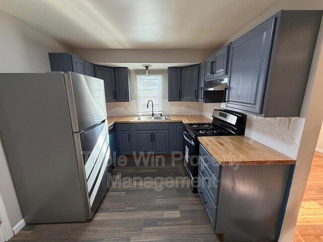 Building Photo - 2408 Caverhill Dr