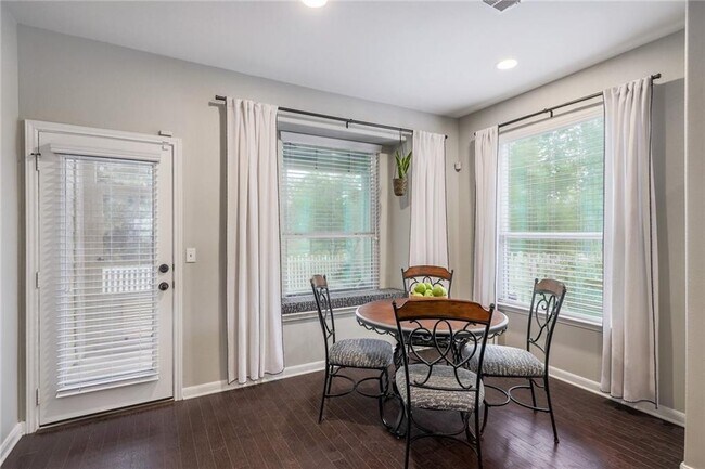 Building Photo - 529 Trinity Bend