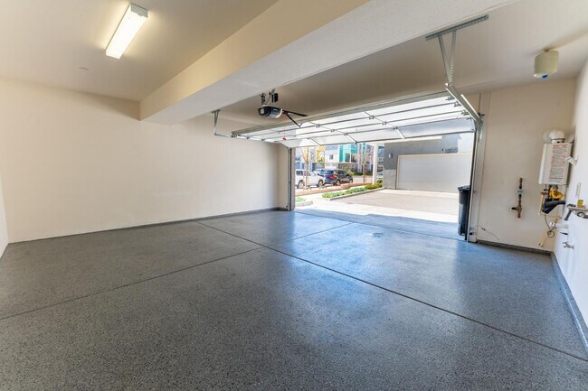 Building Photo - Otay Ranch Two Weeks FREE  3 bd /2 ba Newer Condo w Garage, Laundry + More!