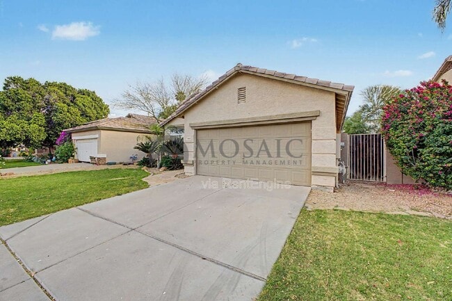 Building Photo - 2441 W Indigo Dr