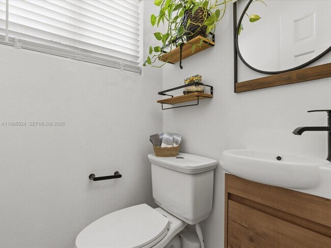 Building Photo - 2648 NE 26th Ave