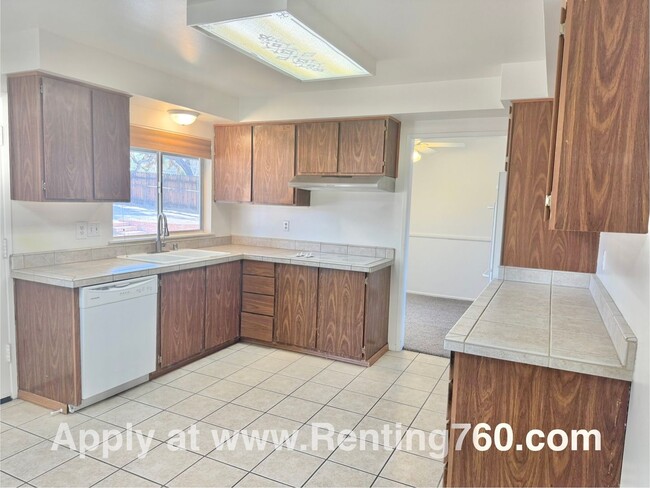 Building Photo - Spacious 2 Bedroom 2 Bathroom Home in Stor...