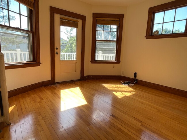 Building Photo - 111 Russett Rd