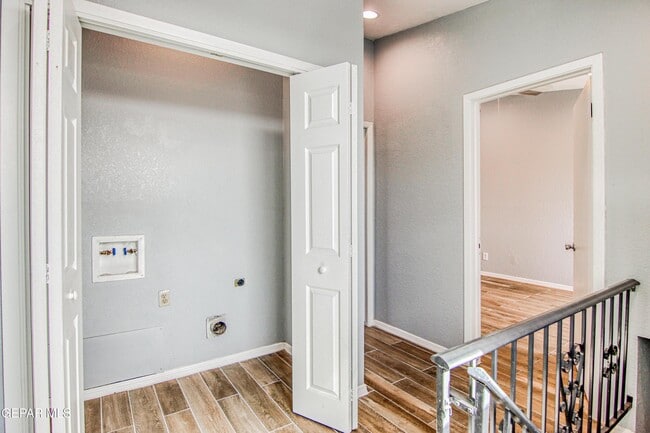 Building Photo - 6001 Morning Glory Cir