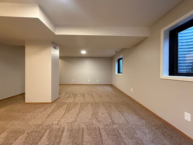 Building Photo - Beautiful Briargate Living: 5 Bedrooms, Walk-In Closets & 5-Piece Suite