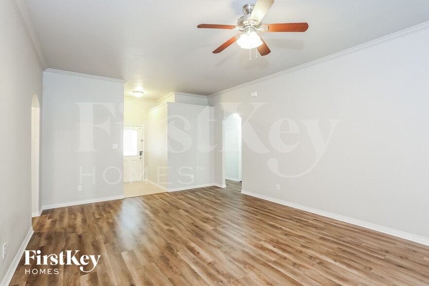 Building Photo - 2213 Brandy Dr