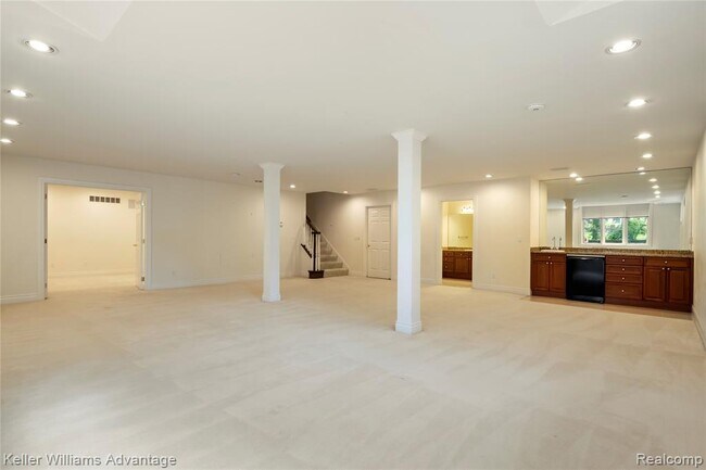 Building Photo - 47611 Manorwood Dr