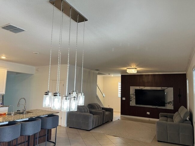 Building Photo - Single Family Home