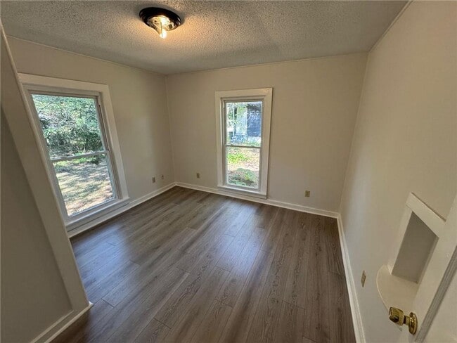 Building Photo - 904 Pansy Ct