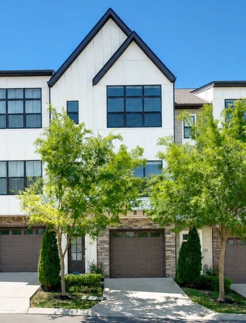 Building Photo - 221 Stonecrest Cir