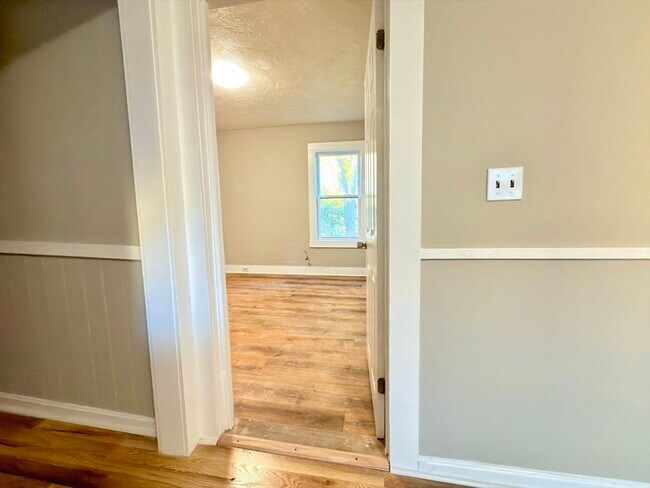 Building Photo - 16 1/2 Winslow St