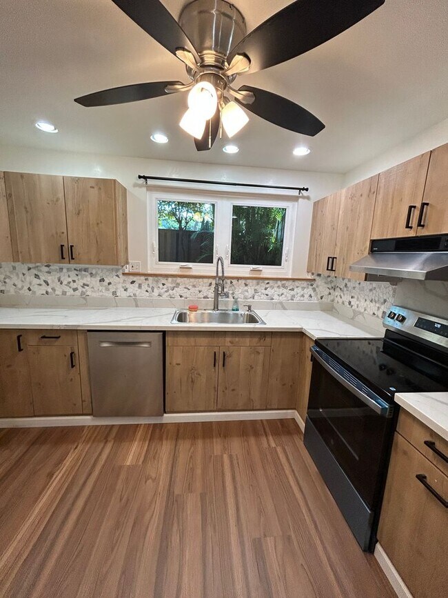 Building Photo - Available on 05/05/26, 1170 sq ft, 3 Bedrooms, 1.5 Baths, 2 Assigned Parking at Palehua Hale in M...