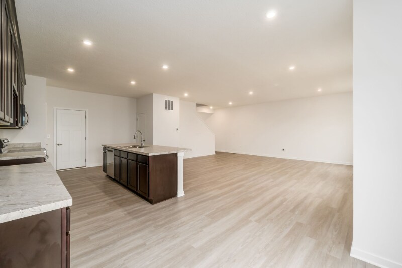 Building Photo - 2816 Horsham Dr