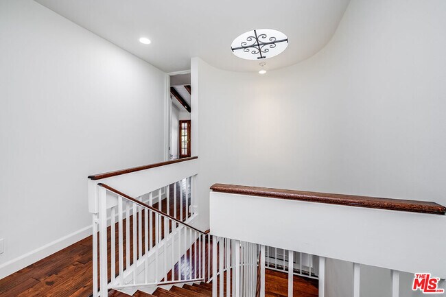 Building Photo - 9507 W Olympic Blvd