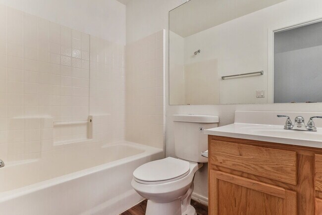 Building Photo - 809 E Rossi Ct