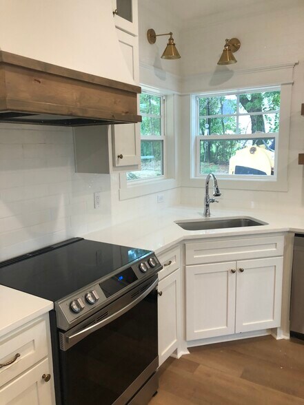 Building Photo - 837 Heiress Ct