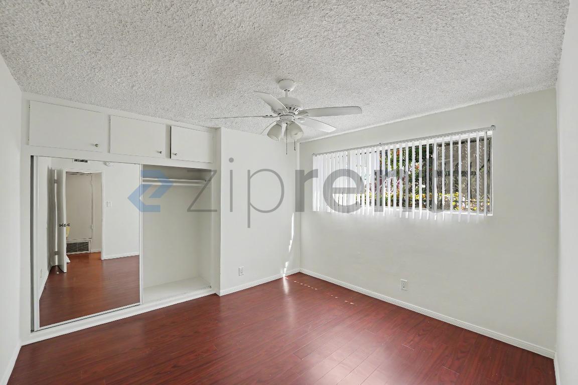 Building Photo - Unit 2