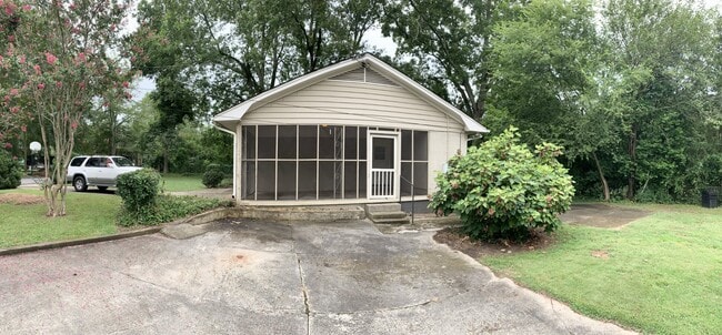 Building Photo - 145 Seminole Ave