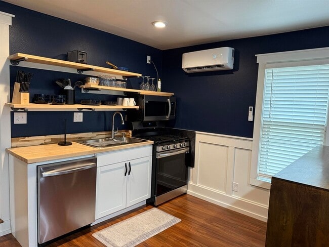 Building Photo - 328 Franklin St