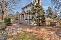 Building Photo - 406 Kings Hwy E