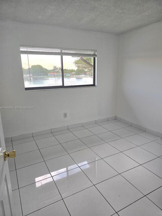 Building Photo - 9626 W McNab Rd