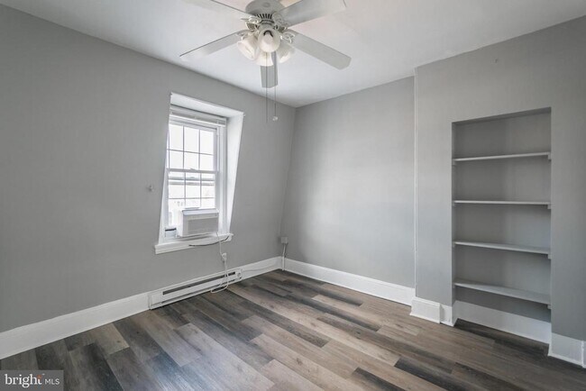 Building Photo - 1933 Spring Garden St