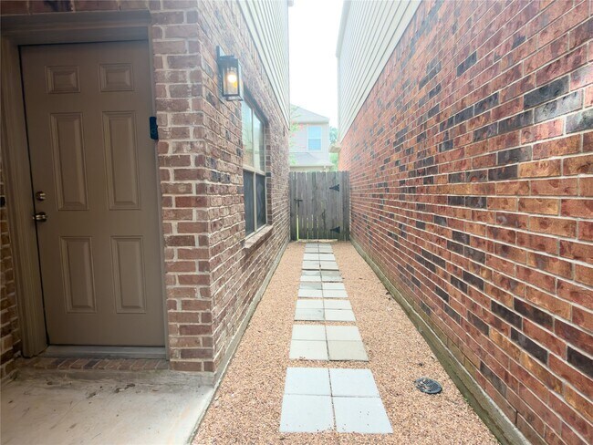 Building Photo - 17035 Amarose Dr