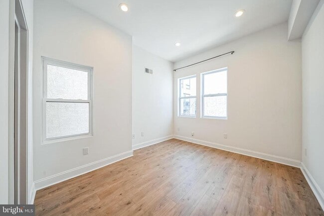 Building Photo - 840 Leland St