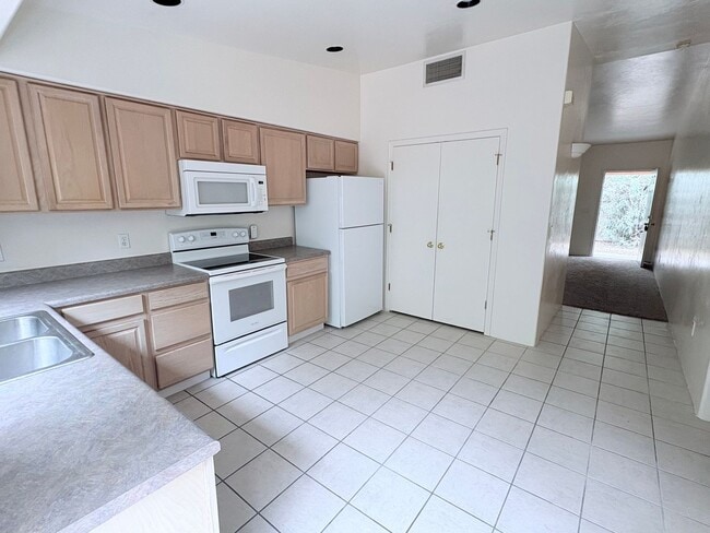 Building Photo - 3673 S Camino Seco