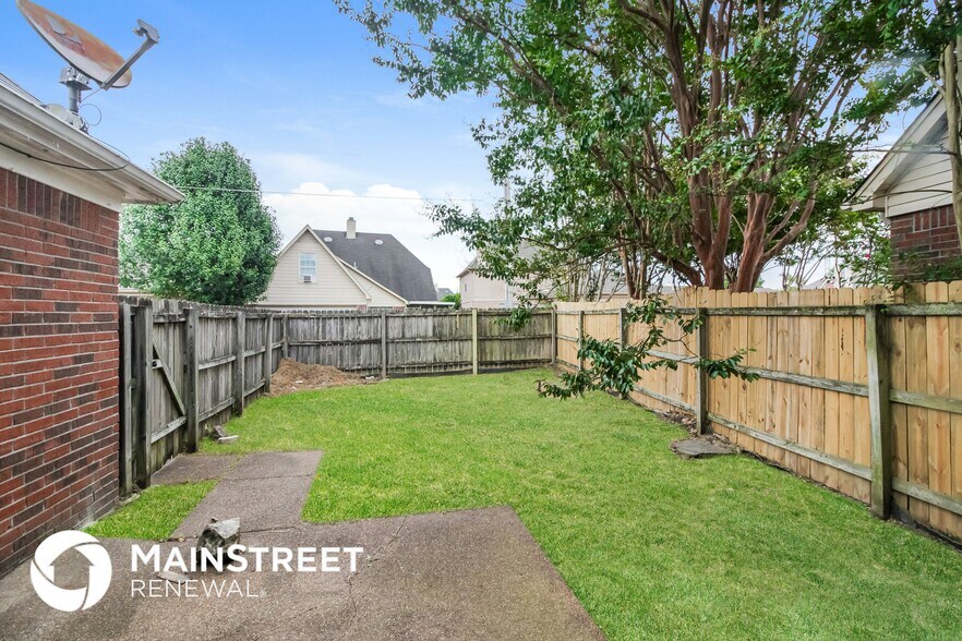 Building Photo - 768 Breeze Way