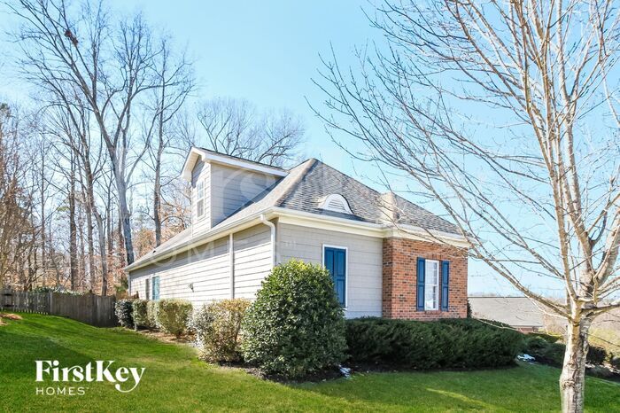 Building Photo - 2750 Chestnut Ridge Dr