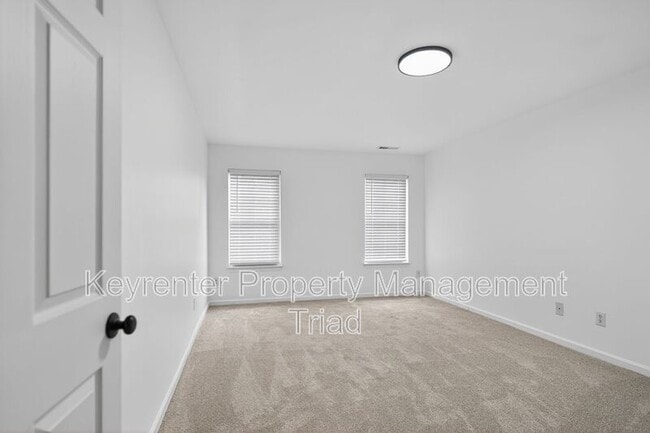 Building Photo - 2 Blue Stone Ln