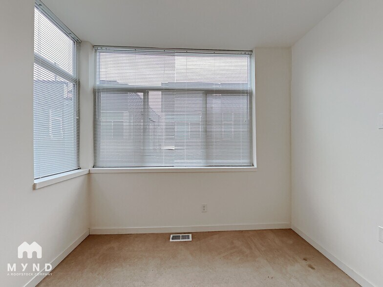 Building Photo - 130 21st Ave E