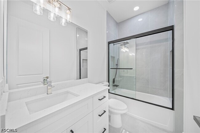 Building Photo - 2218 Fairway Dr