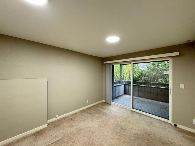 Building Photo - Your New Rental Home Awaits in Bellevue!