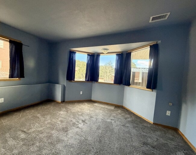 Building Photo - 73 Sunlight Ln