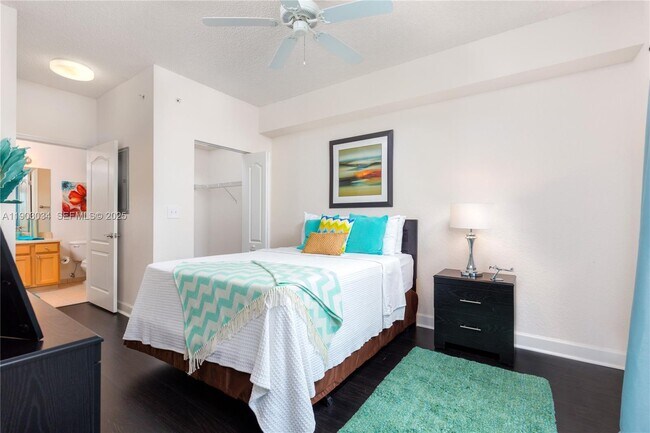 Building Photo - 6001 SW 70th St