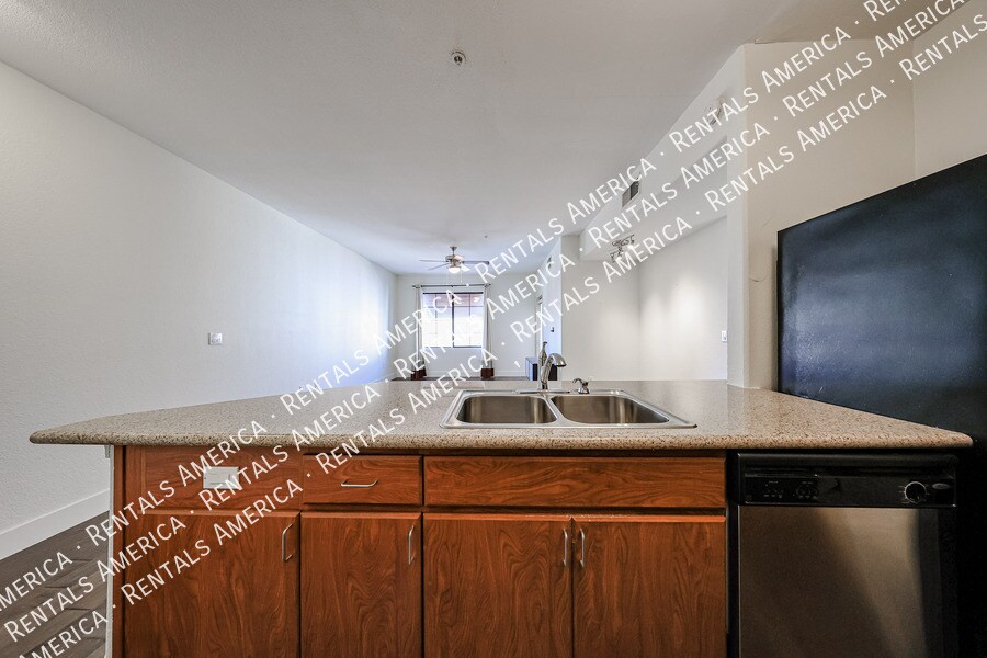 Building Photo - 5302 E Van Buren St