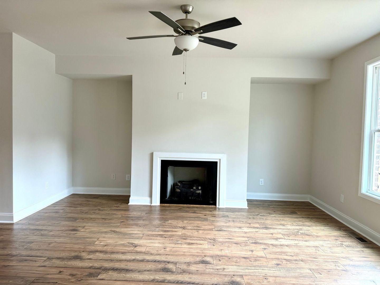 Building Photo - 1278 Ainsworth Alley