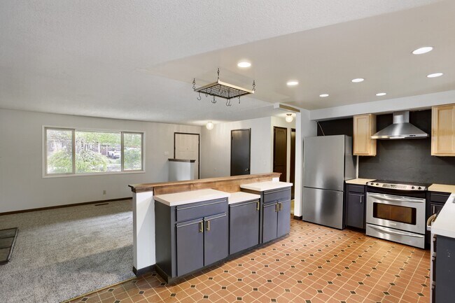 Building Photo - 1707 SW Binford Lake Pkwy