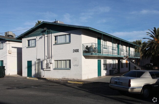 Primary Photo - 2400 Clifford Ave
